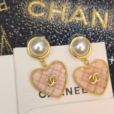CHANEL🇫🇷Xiaoxiang pink crystal letter love pearl crystal diamond letter earrings