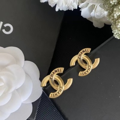CHANEL🇫🇷Xiaoxiang Finely carved and printed letter earrings earrings